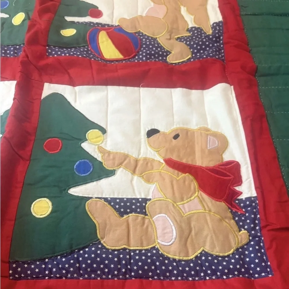 NWT Vintage Christmas/Holiday “Playful bears” Hand Quilted Blanket/throw 50x60